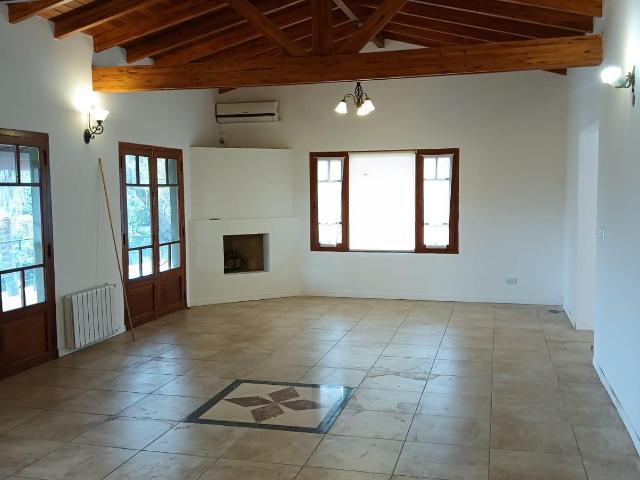 ALQUILER O VENTA COUNTRY 4 HOJAS CASA DE CATEGORÍA 3 DORM SUITE C PILETA Y GALERÍA