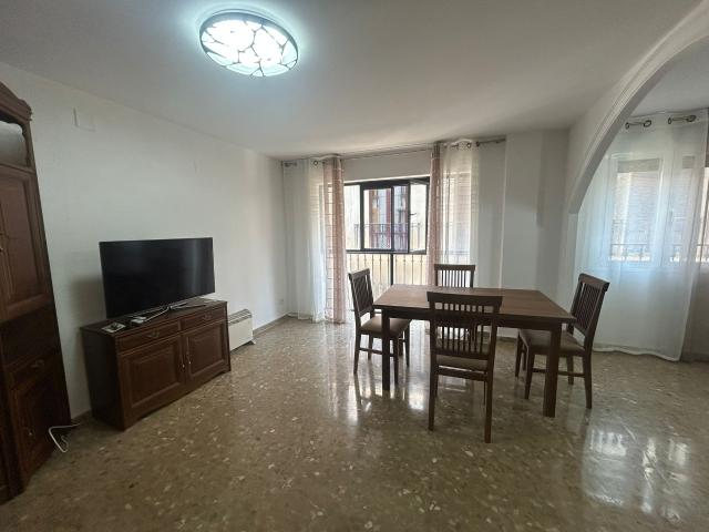 ALQUILER o VENTA PISO CALLE MAESTRA