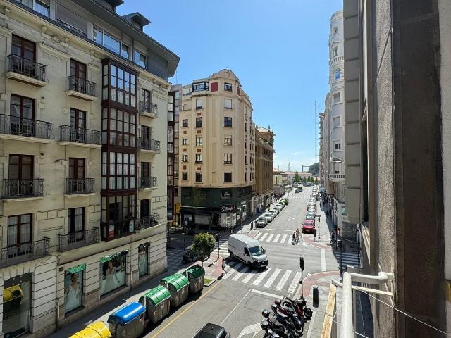 ALQUILER OFICINA O ACTIVIDAD EMPRESARIAL EN C/ CADIZ