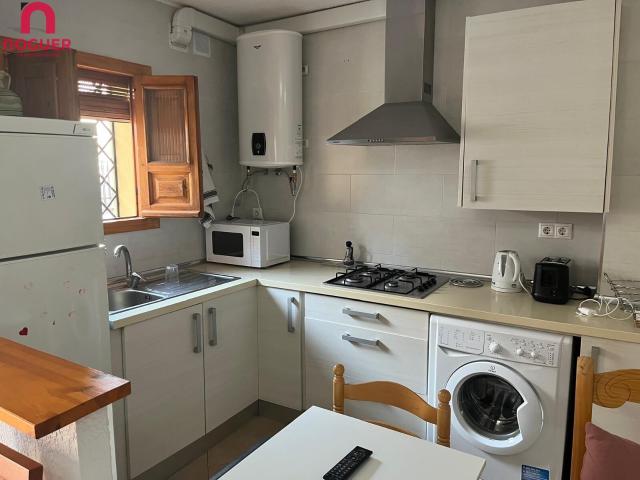 ALQUILER PARA DOCENTES ZONA CENTRO PISO DE DOS DORMITORIOS CON DOS BAÑOS AMUEBLADO
