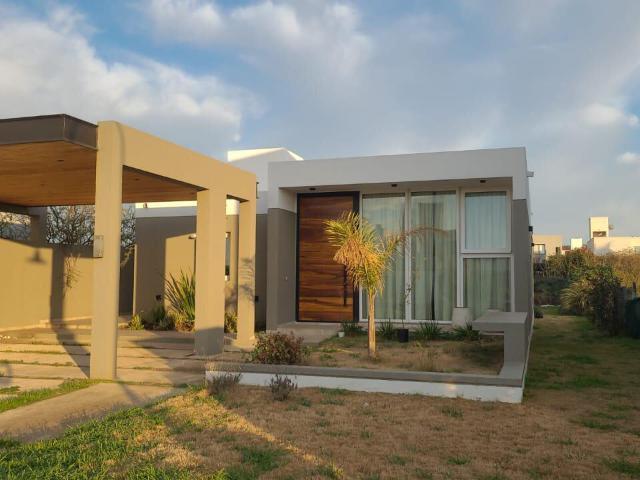 Alquiler Permanente Casa Amoblada B Cerrado Las Cañitas Malageño 3 Dormitorios