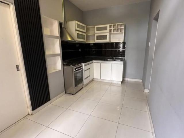 Alquiler PH 2 amb. con patio y sin expensas en Lanús Oeste, ideal pareja