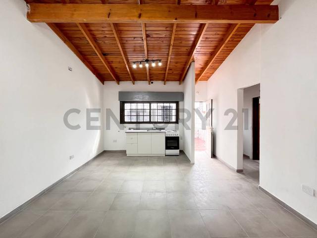 ALQUILER PH 2 AMBIENTES CON TERRAZA RECICLADO A NUEVO CIUDADELA