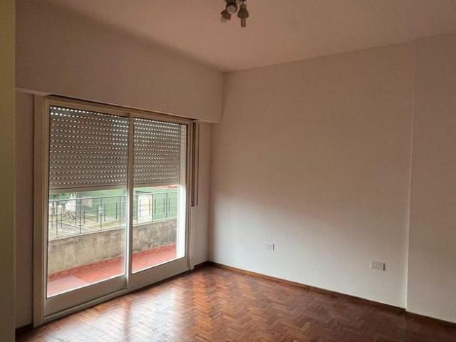 Alquiler PH tipo Casa de 3 ambientes patio lavadero La Tablada