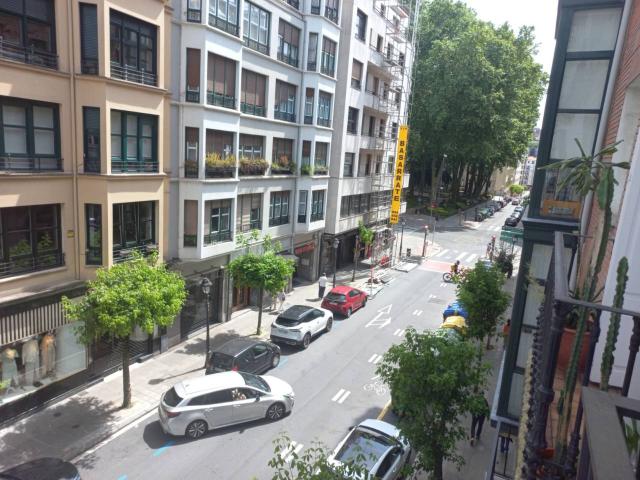 Alquiler piso exterior Abando EL Ensanche