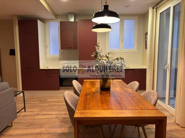 Alquiler piso en Casco Antiguo Pamplona/Iruña | 1200 € | 90 m²
