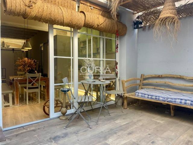 ALQUILER PISO PARA PAREJA REFORMADO ZONA RAMBLA CATALUNYA CON TERRAZA AGUA Y BASURAS INCLUIDAS