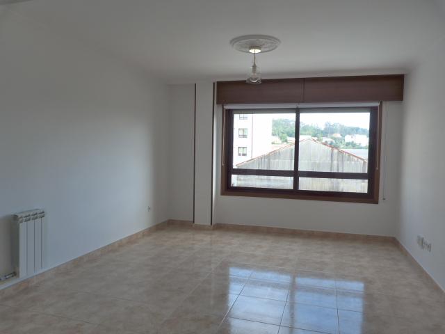 Alquiler piso sin muebles de 3 dormitorios en O Milladoiro, Ames