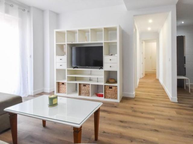 ALQUILER PISO 2 DORMITORIOS PRIMERA LINEA PLAYA EN CENTRO FUENGIROLA