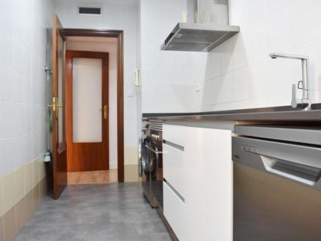 Alquiler piso 2 habitaciones con terraza y garaje en Cesáreo Alierta