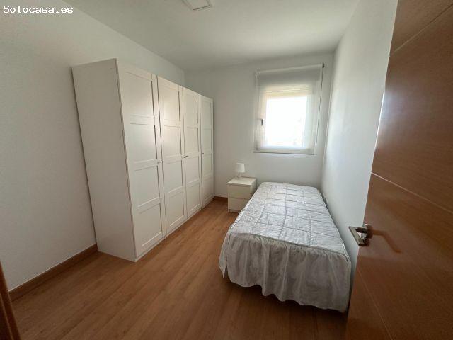Alquiler piso 3 habitaciones con plaza de garaje y piscina comunitaria