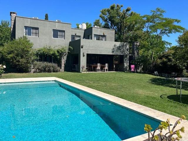 Alquiler por temporada! Casa de 4 dormitorios en Bella Vista