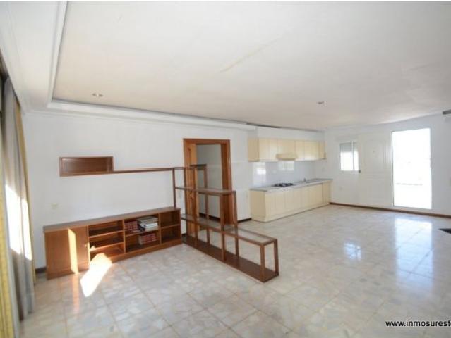 Alquiler solamente para estudiantes, piso en Desamparados Orihuela, 150 m2. construidos. 4 habitac