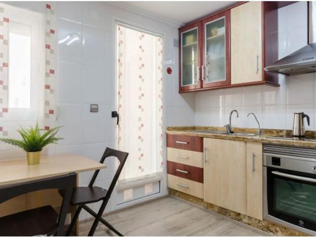 ALQUILER SÓLO DE TEMPORADA Piso de 3 dormitorios y 2 baños en Aljucer