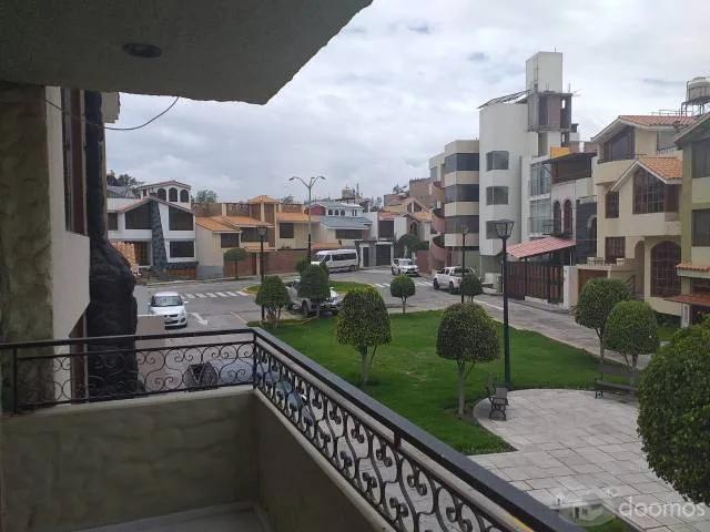 ALQUILO ACOGEDORA CASA FRENTE A PARQUE EN TAHUAYCANI