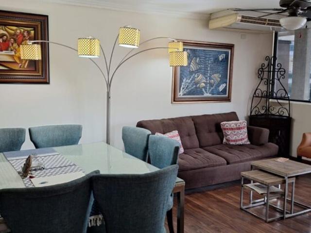 Alquilo amplio apartamento amoblado de 145 mt2 en Obarrio