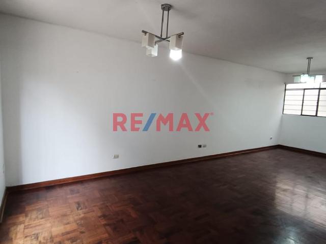 ✨ Alquilo Amplio Departamento En Miraflores | ¡Excelente Ubicación!