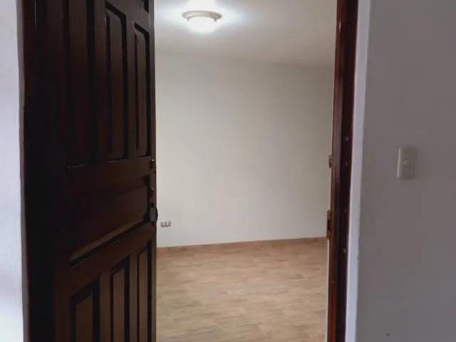 ALQUILO AMPLIO DEPARTAMENTO EN PRIMER PISO