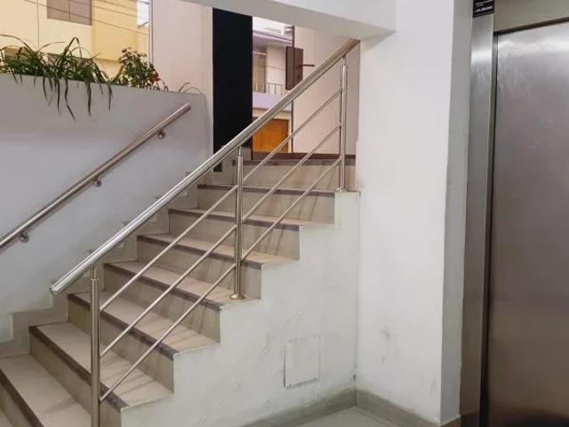 Alquilo amplio departamento surco