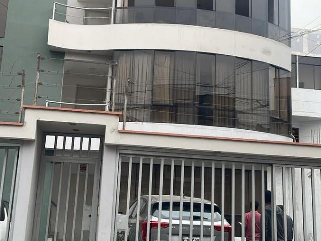 ALQUILO AMPLIO DPTO DE TRES HABITACIONES CON COCHERA