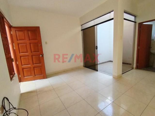 Alquilo Casa 3 Niveles En Condominio En Av Casuarinas Urb. Los Geranios