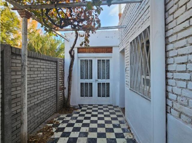 Alquilo. Casa 2 Dormitorios. Captal