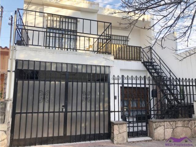 ALQUILO CASA C/ COCHERA DISPONIBLE EN NOVIEMBRE