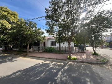 ALQUILO CASA BARRIO NUEVA CORDOBA ANEXA TRES DORMITORIOS CON COCHERA