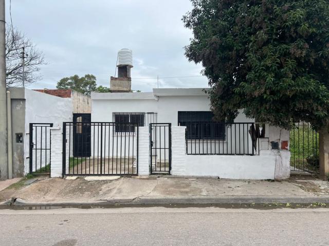 ALQUILO CASA DOS DORMITORIOS BARRIO FERRER