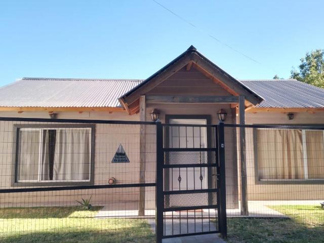 Alquilo casa de 3 dormitorios en Plottier, barrio El Floreal