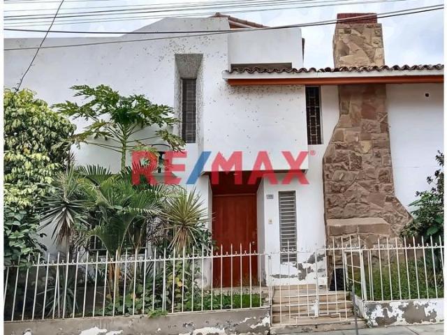 Alquilo Casa En Urbanizacion El Chilcal A Una Cuadra De Avenida Grau! Ideal Para Empresas O Instituciones Públicas O Privadas✔