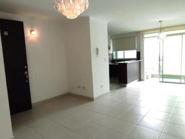 Alquilo céntrico apartamento en Costa del Este, cerca de todo