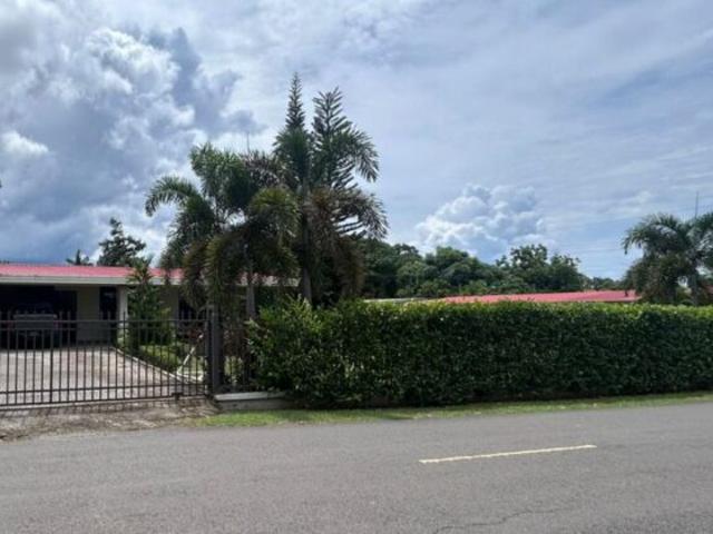 Alquilo con opción a compra hermosa y amplia casa en exclusiva área de Chitré