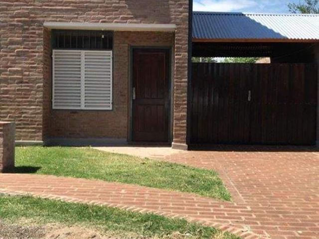 Alquilo Duplex 2 Dor. con cochera. Complejo cerrado. *Bº Kennedy