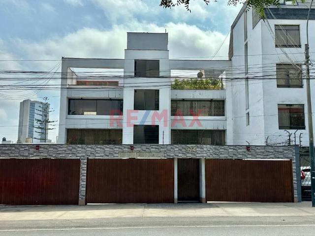 Alquilo Duplex 368 M2, Av. Guardia Civil San Isidro, 4 Habitaciones, 4 Baños, 2 Cocheras, 1 Deposito, Dos Terrazas Amplias Vsta A La C Alle Y Posterior, Habitaciones Amobladas, Excelente Vista Externa
