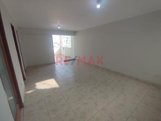 Alquilo Departamento 90.50 M² Con Terraza Y Vista A Parque: Límite De Ate Y La Molina