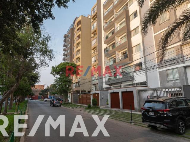 Alquilo Departamento Con Balcón Y Rooftop, Limite Con Aurora Miraflores