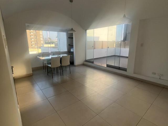 Alquilo departamento con terraza y 2 Dormitorios