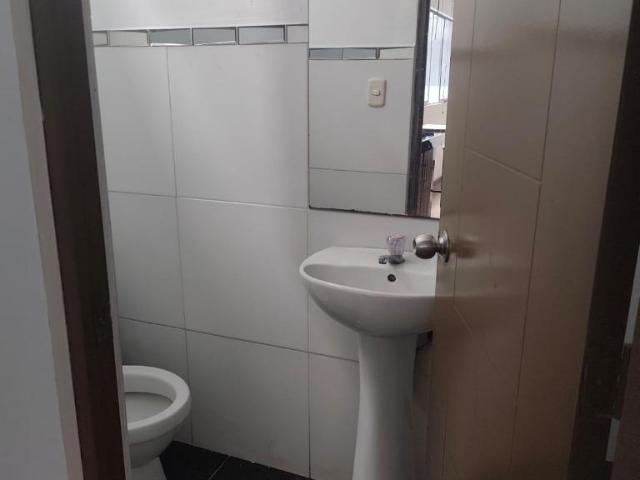 Alquilo Departamento o local segundo piso en Av. Libertad