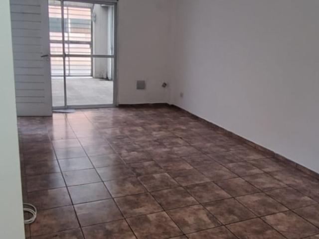 Alquilo dpto de 2 dormitorios en Lavalle 239
