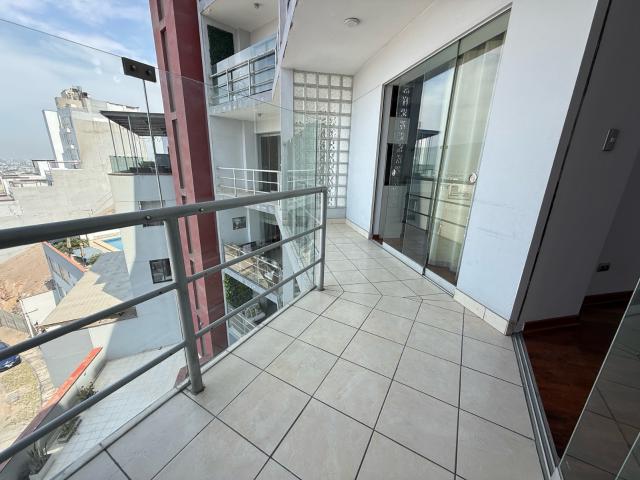 ALQUILO FLAT SIN AMOBLAR 3 DORM CUARTO SERVICIO 2 COCHERAS LAS CASUARINAS SUR