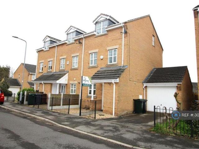 Alred Court, Bradford, BD4 3 bed semi detached house to rent £1,200 pcm £277 pw