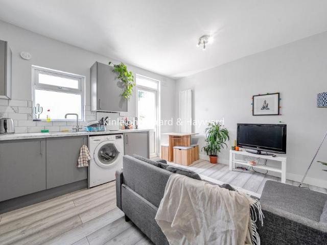 Alston Road, London, SW17 3 bed property to rent £3,100 pcm £715 pw