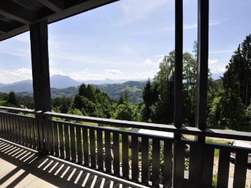 Als Ferien oder Dauerdomizil: Wunderschöne 3 Zimmer Wohnung in absoluter Aussichts /Ruhelage am Kronberg