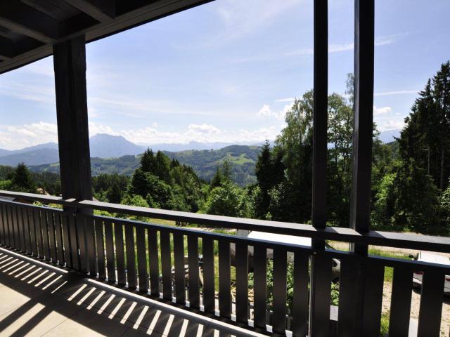 Als Ferien oder Dauerdomizil: Wunderschöne 3 Zimmer Wohnung in absoluter Aussichts /Ruhelage am Kronberg