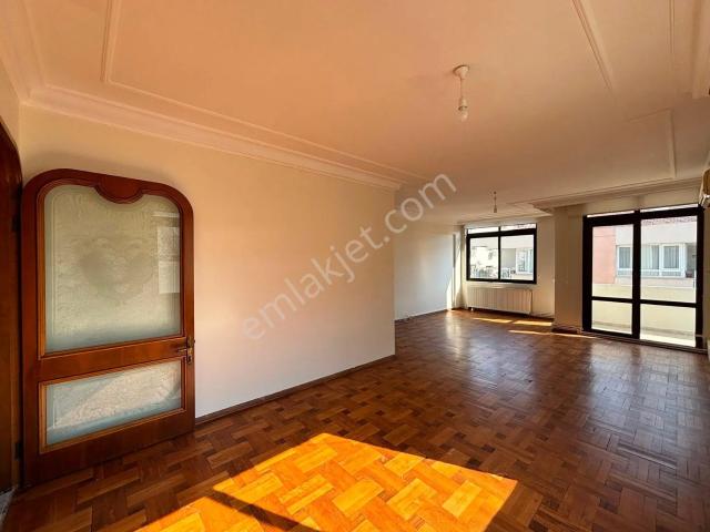 Alsancak Tevfik Fikret Yakını 2+1 210m2 Bakımlı Kiralık Daire!