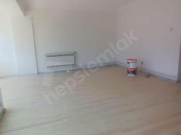 ALSANCAK ANA CAD UZERI ISYERINE UYGUN KIRALIK DAIRE
