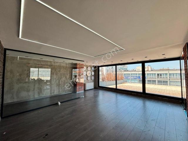 Alsancak Cumhuriyet Meydanında Deniz Manzaralı 7.kat 410m2 Teraslı 3+1 Kiralık Daire!