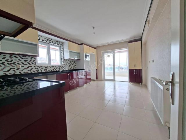 Alsancak Da Sitede Orta Kat Geniş Lüks Kiralık Daire Manzaralı