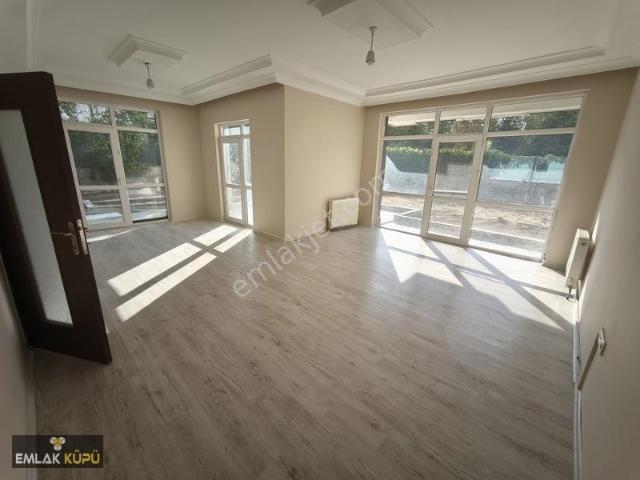 Alsancak Mahallesi Cadde Yakını Kiralık 5+1 Kiralık Villa